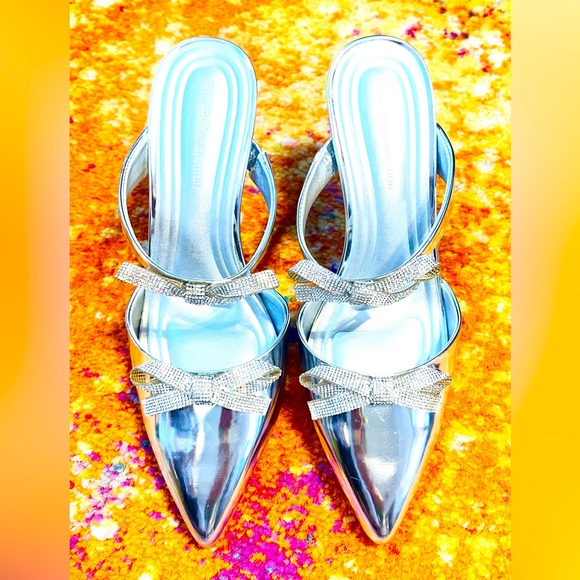 New BCBGeneration
Bardia Metallic Patent Rhinestone Bows Dress Mules - Picture 11 of 13